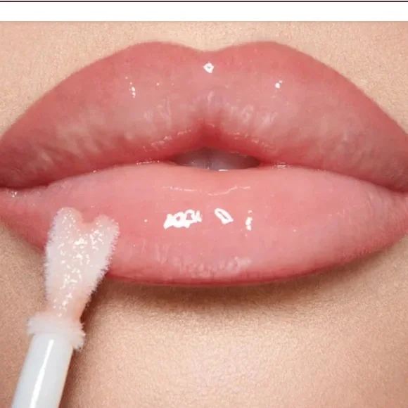 Charlotte Tilbury COLLAGEN LIP BATH ICONS KIT
LIMITED EDITION KIT - Picture 4 of 9